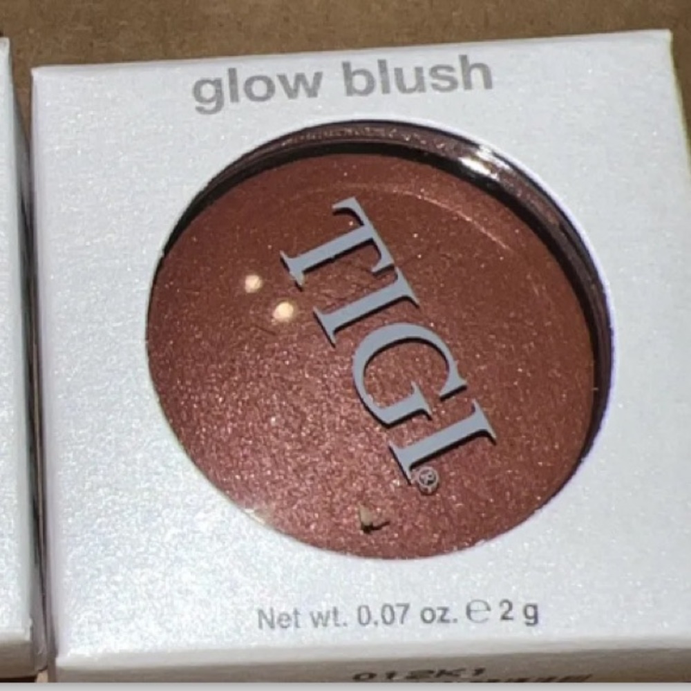 TIGI Cosmetics Glow Blush- Haute new in box